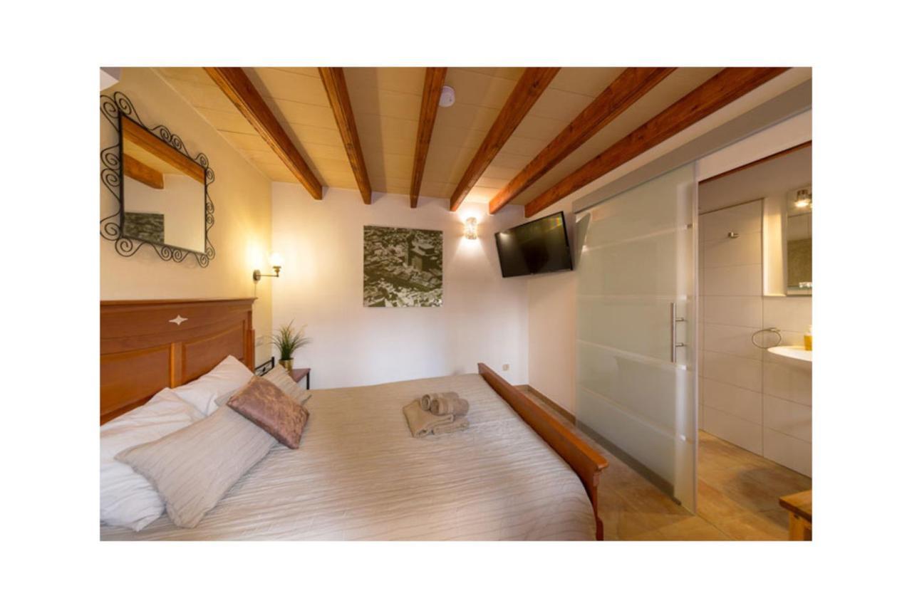 Boutique Hostal "Born53" Im Stadtkern Von Llucmajor, Mallorca Aparthotel Llucmajor  Kültér fotó